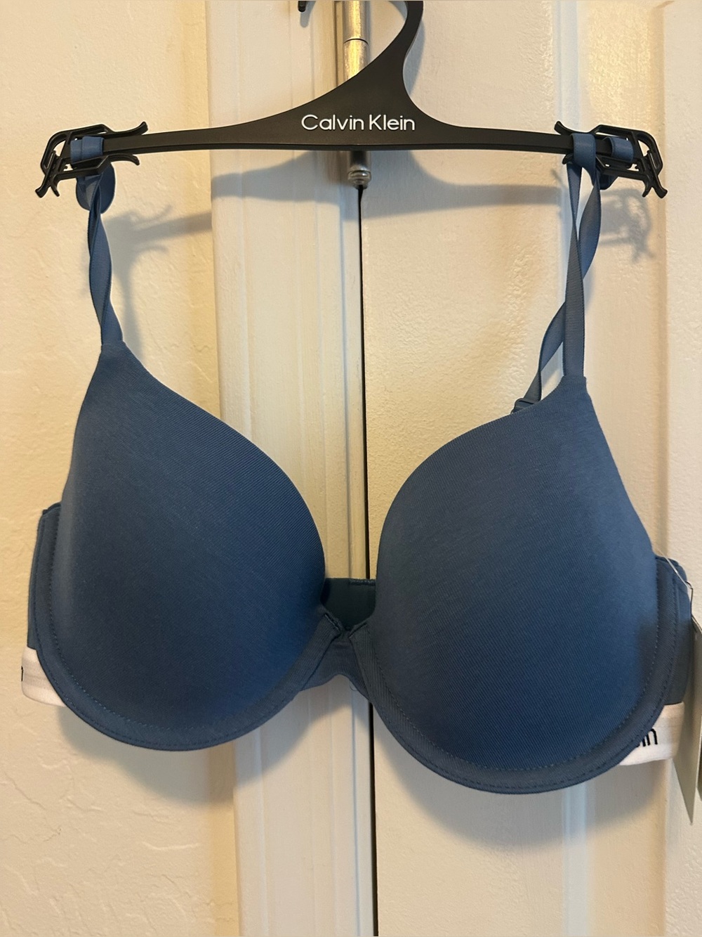 Calvin klein lightly lined blue Demi bra size 34 C New with tags